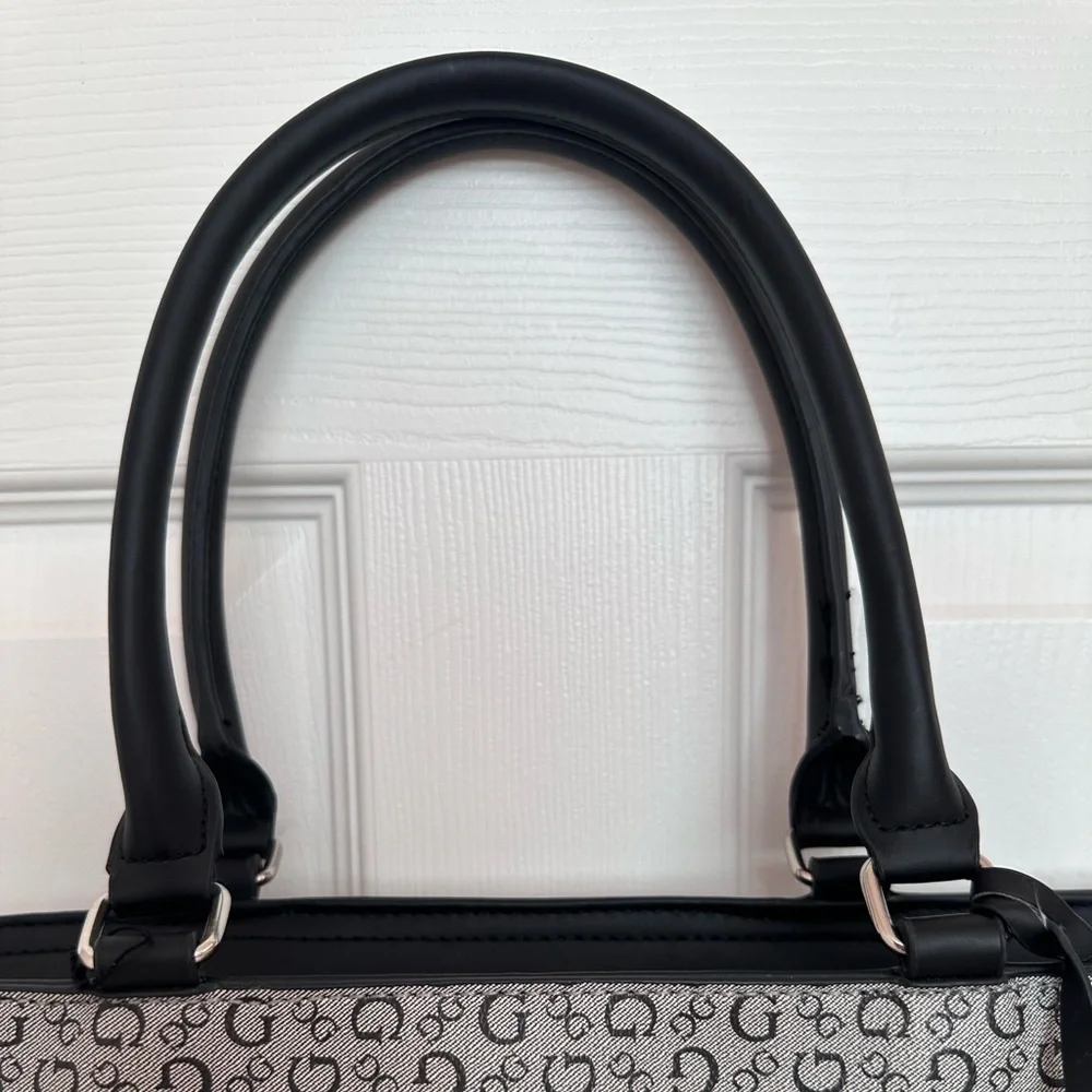GUESS~ Stylish Large Gray Monogrammed Patterned Tote Bag w/Beige Lining